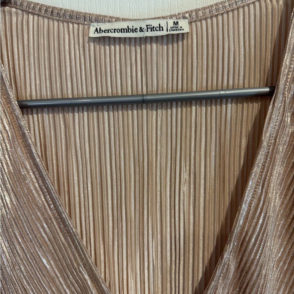 Abercrombie & Fitch Shimmering Gold Blouse - Picture 4 of 4
